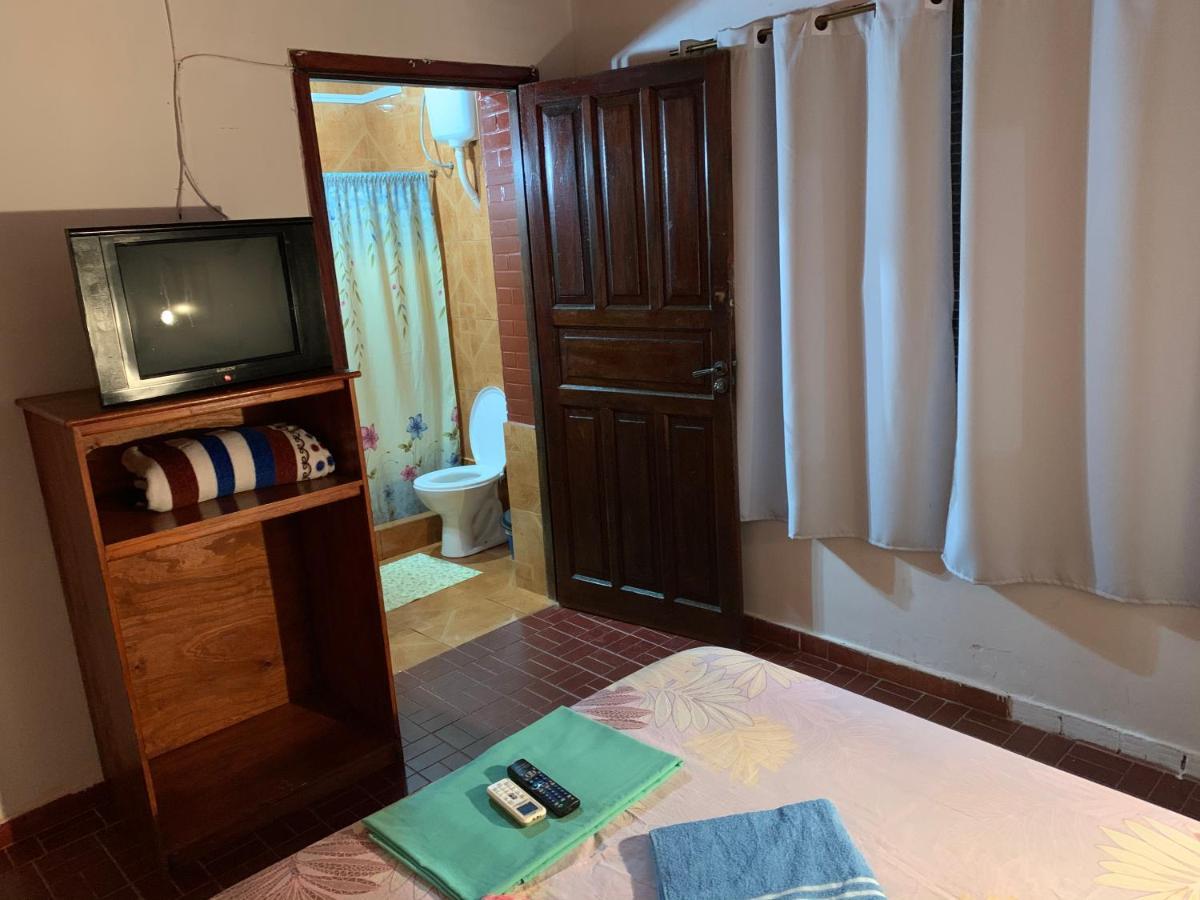 Litt Iguazu Hostal Пуэрто-Игуасу Экстерьер фото