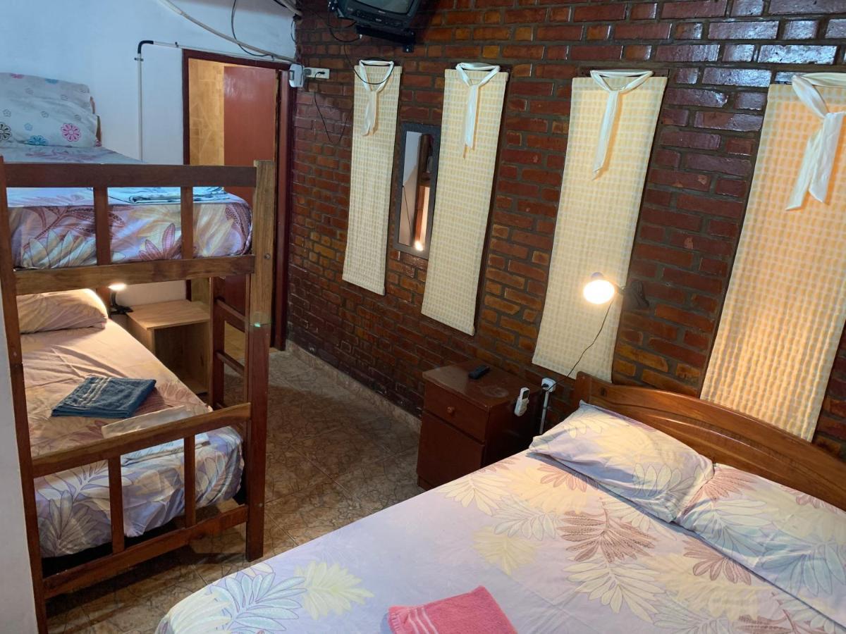 Litt Iguazu Hostal Пуэрто-Игуасу Экстерьер фото